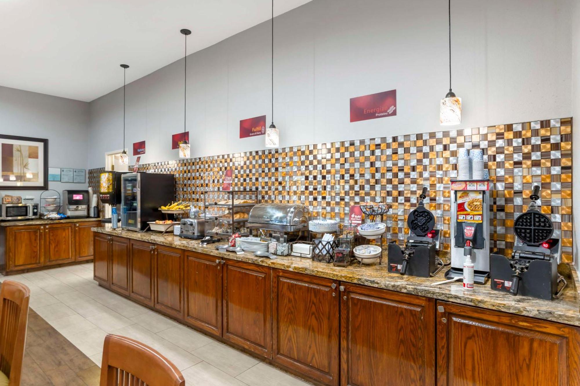 Best Western Plus Hobby Airport Inn And Suites Хюстън Екстериор снимка