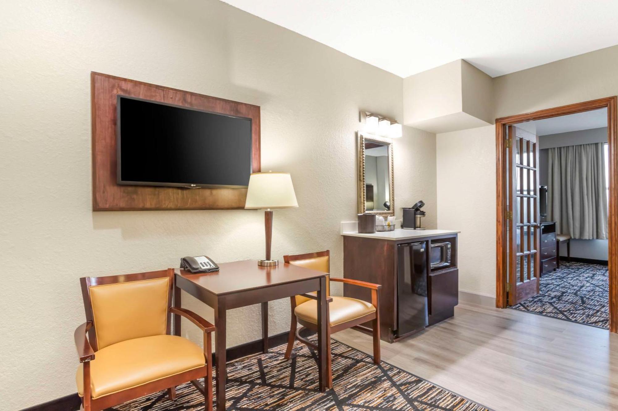 Best Western Plus Hobby Airport Inn And Suites Хюстън Екстериор снимка