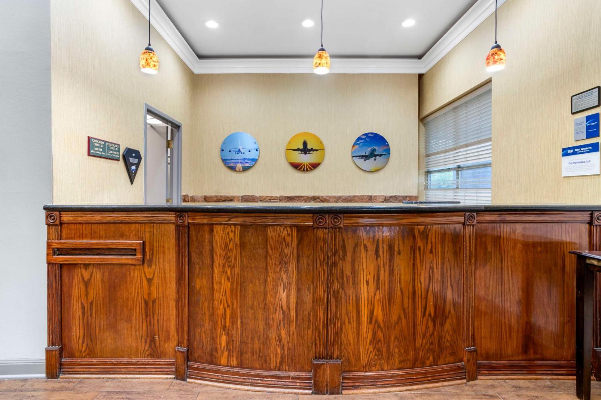 Best Western Plus Hobby Airport Inn And Suites Хюстън Екстериор снимка