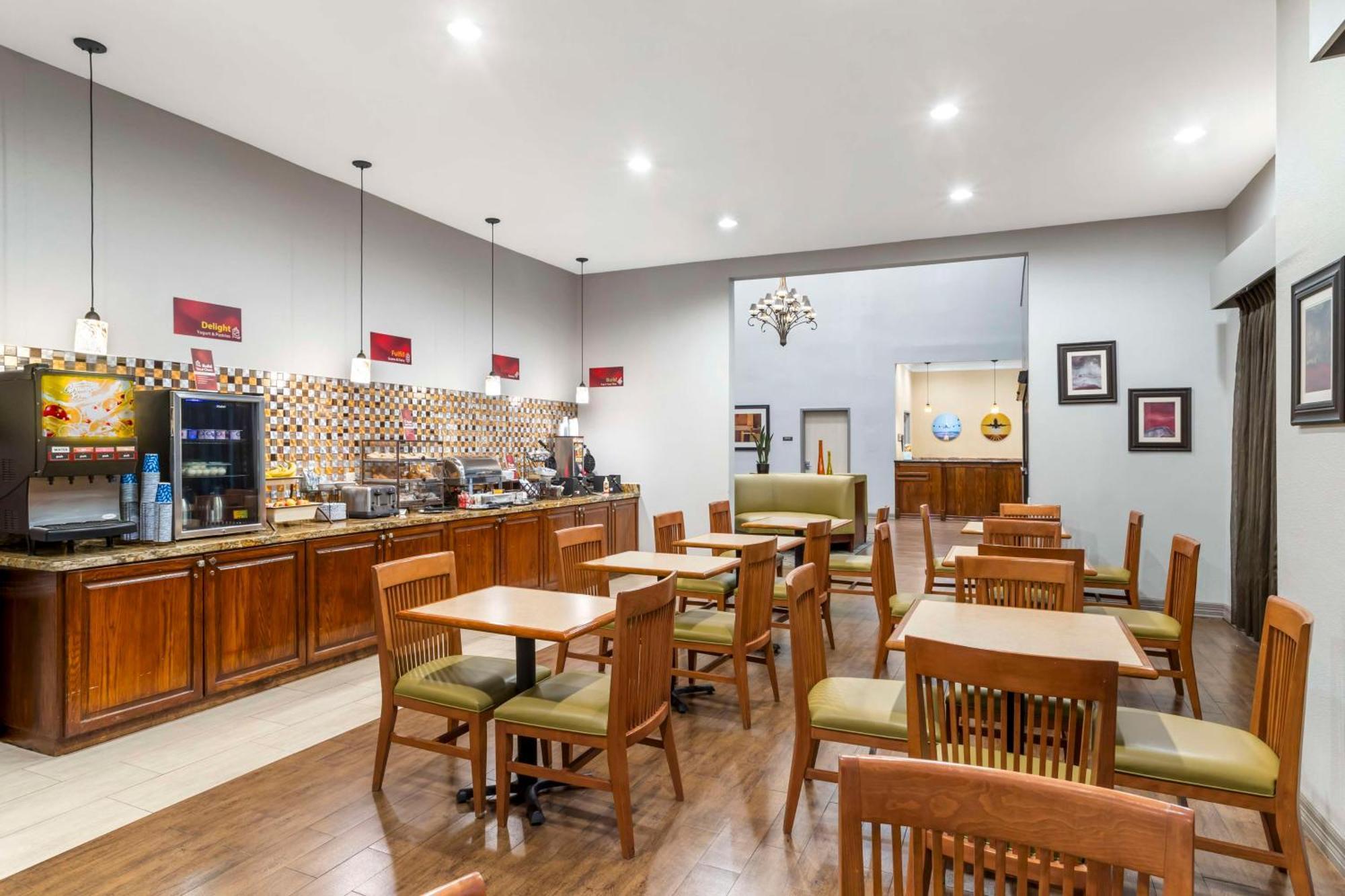 Best Western Plus Hobby Airport Inn And Suites Хюстън Екстериор снимка